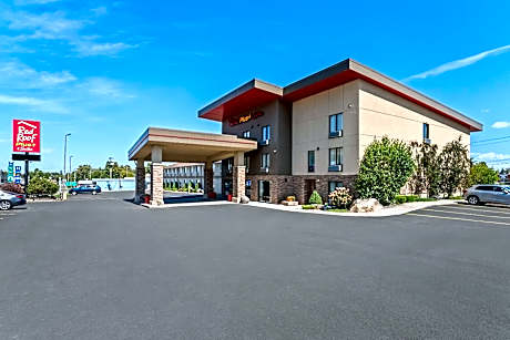 Red Roof Plus+ & Suites Malone