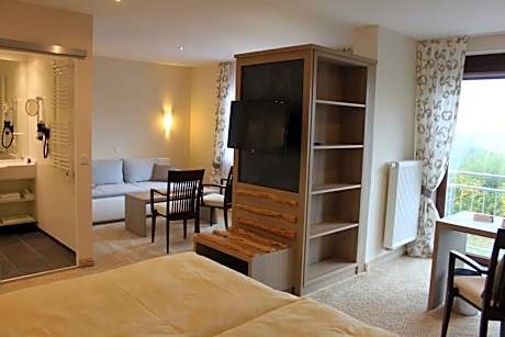Double Room with Shower - Non-Smoking
