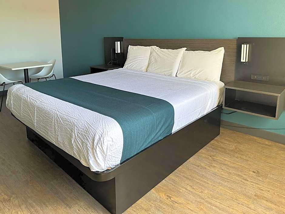 Studio 6 Suites Gardena, CA