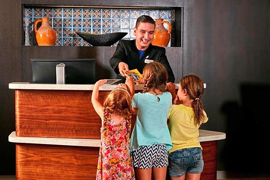 Courtyard by Marriott Anaheim Theme Park Entrance