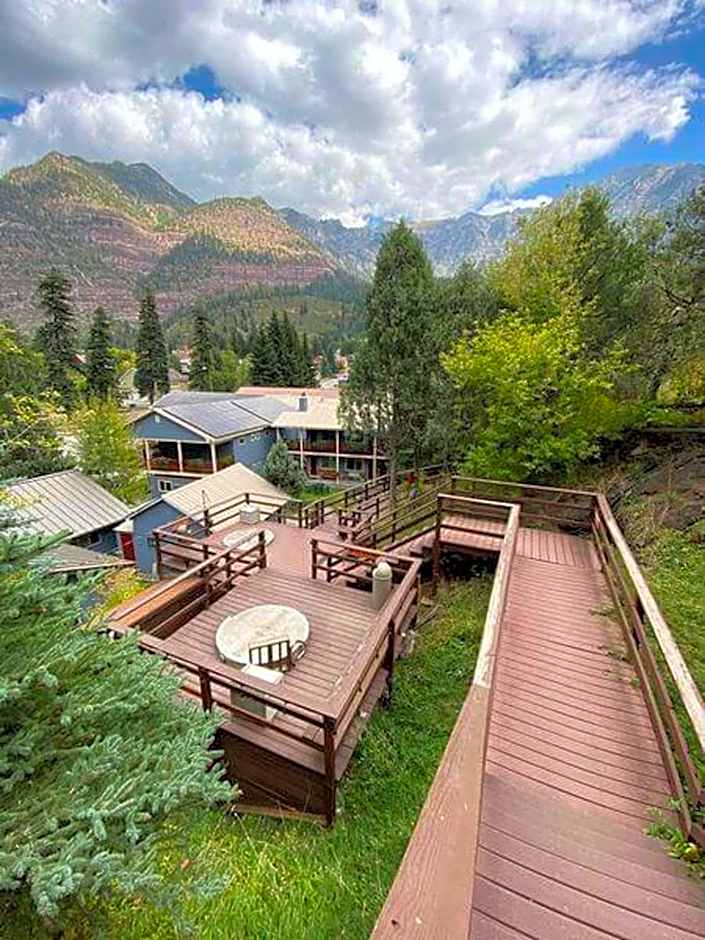 Box Canyon Lodge and Hot Springs