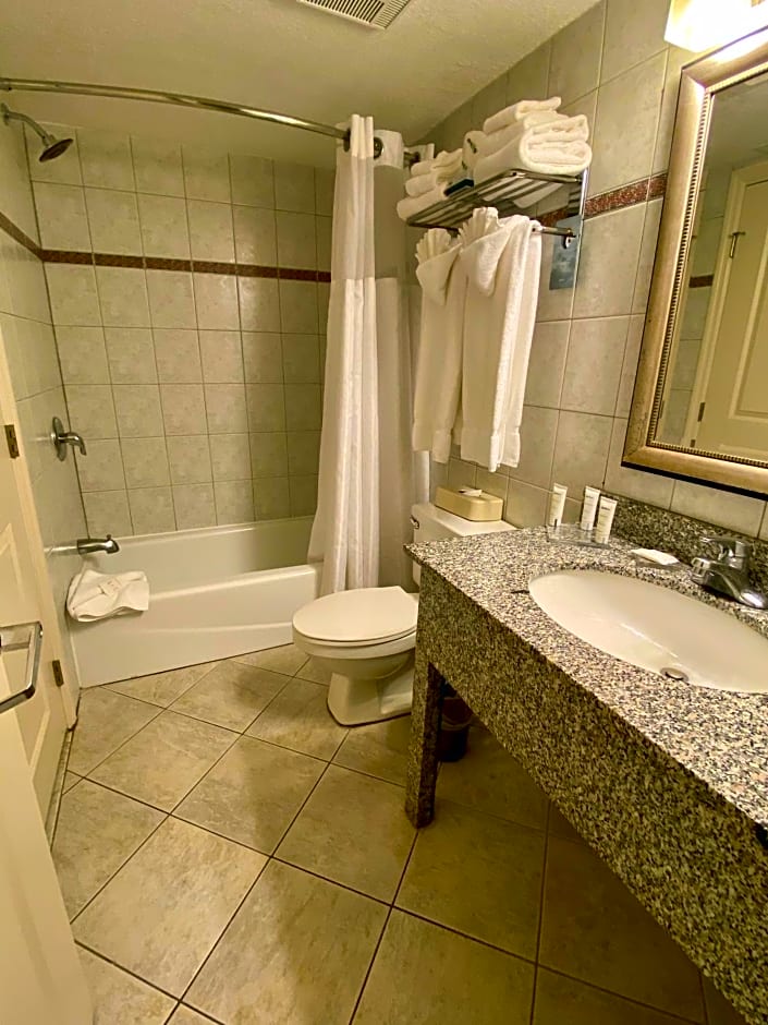 Radisson Suite Hotel Oceanfront