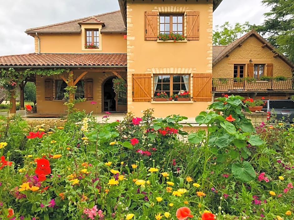 Les Cèdres du Linard, Chambres d'Hôtes B&B Near Lascaux, Montignac, Sarlat-la-Canéda, Dordogne