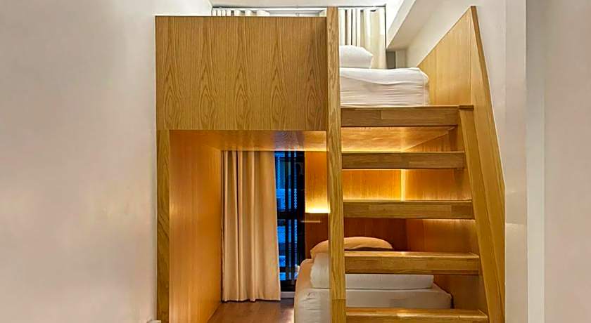 Monomer Hostel
