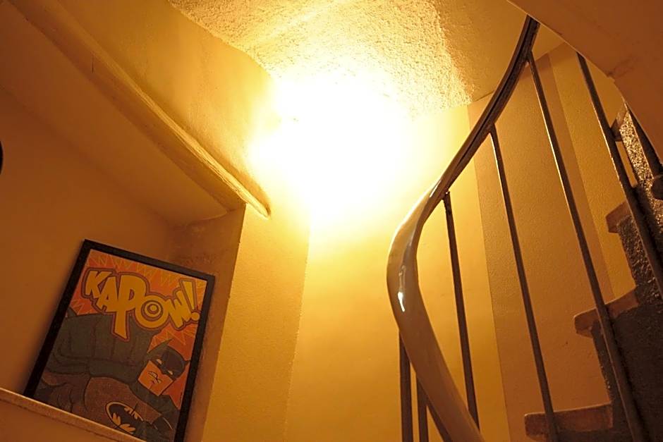 Hôtel Des Arts, Artisanal et Indépendant