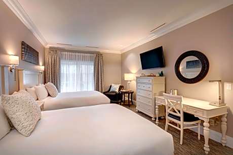 Queen Room with Two Queen Beds and Lake View