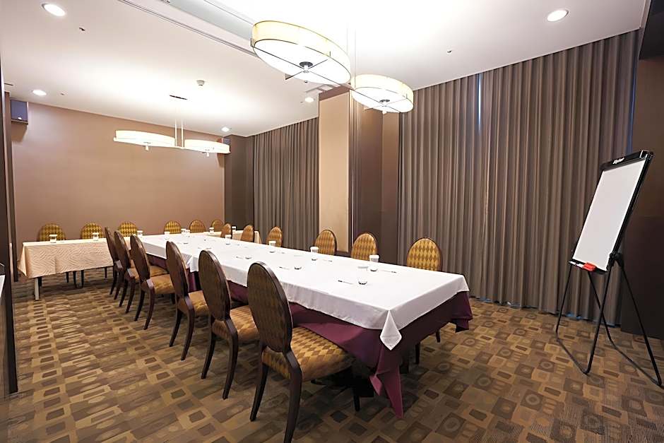 Taipung Suites Hotel