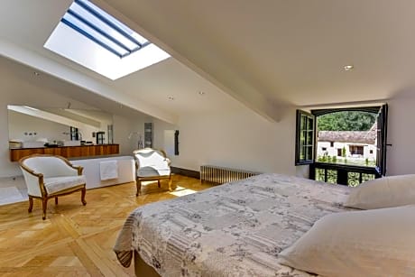 Deluxe King Suite