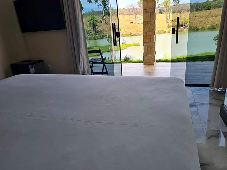 Chalé defronte Lagoa na Serra do Cipó próximo a Cachoeira Grande, Cachoeira do Pedrão e Cachoeira Véu da Noiva