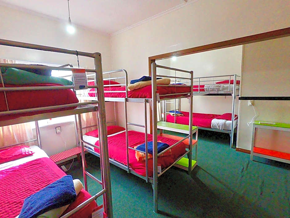 Ducks & Drakes Boutique Motel & Backpackers