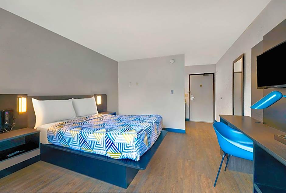 Motel 6-Oak Creek, WI