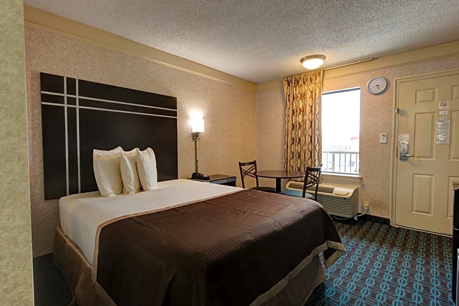 Deluxe Inn - Fayetteville I-95