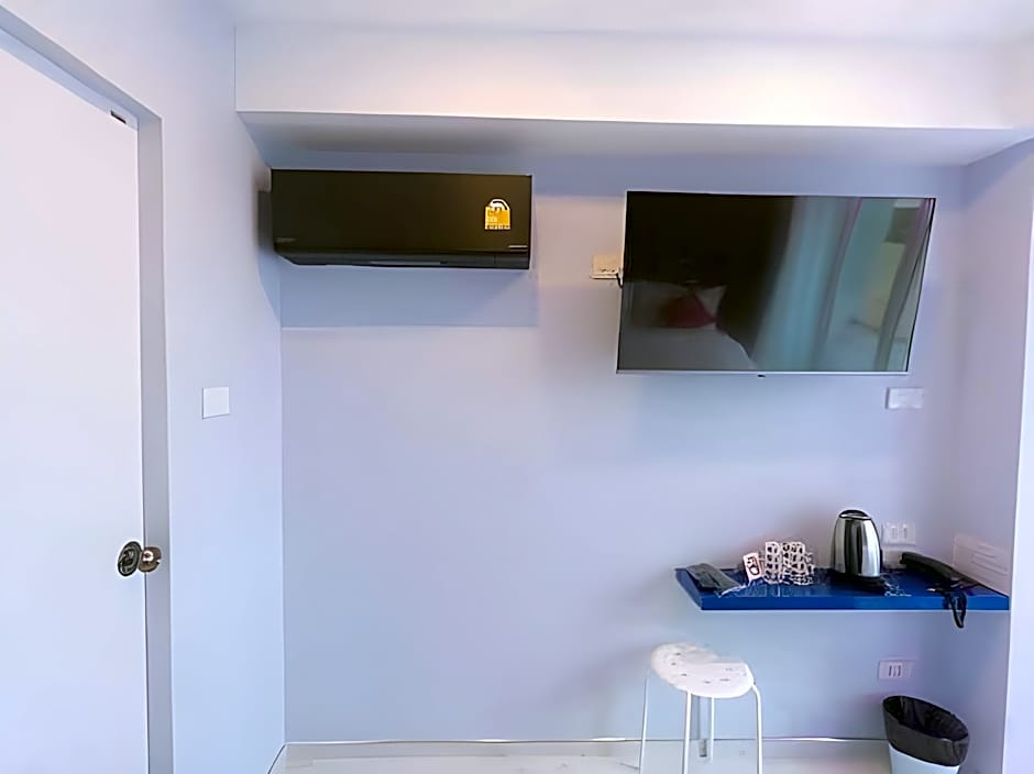 Spark Hotel - MRT Queen Sirikit