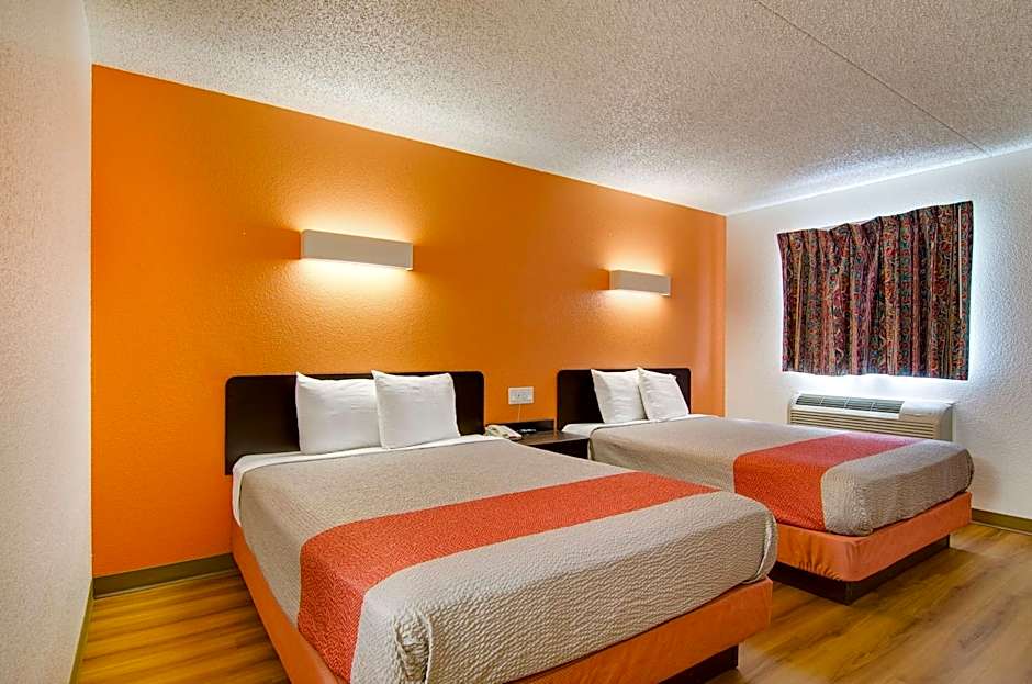 Motel 6-Salina, KS