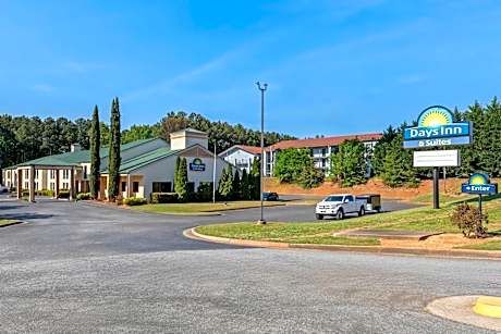 Days Inn & Suites by Wyndham Peachtree Corners/Norcross
