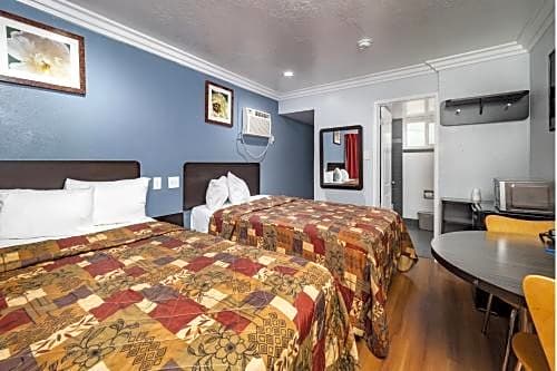 Travelodge by Wyndham Sacramento Convention Center