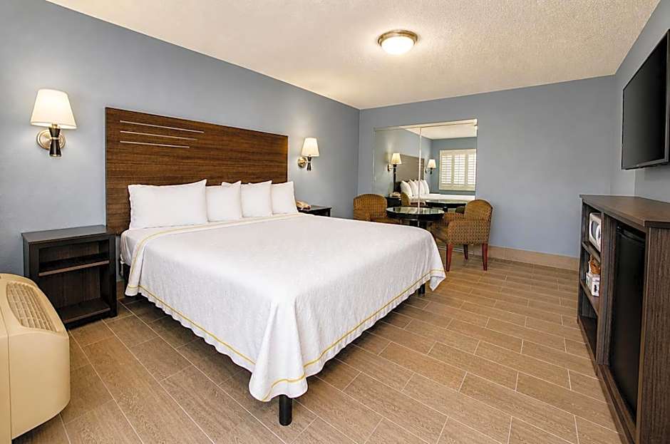 Big A Motel & Suites Near Disneyland Orange County