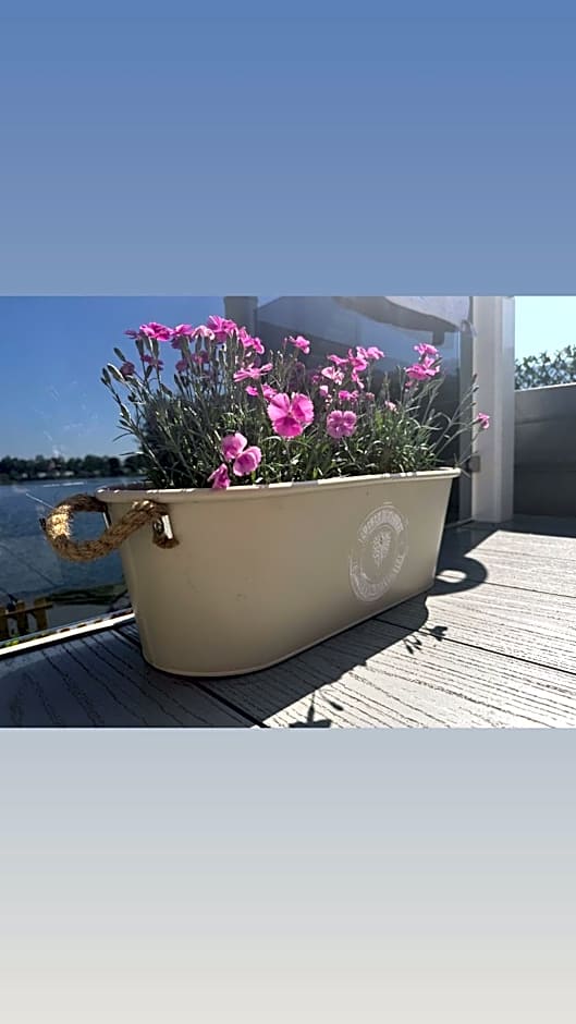 Lakeside Dorchester Lodge - Hot Tub with Fishing Peg