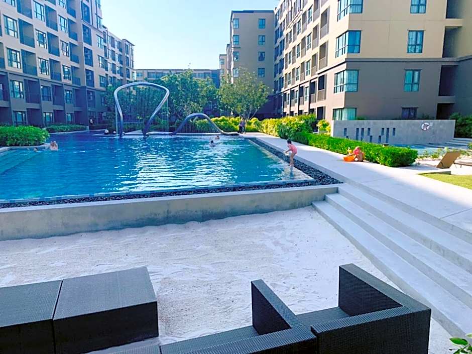 Rain Chaam Huahin by Joe