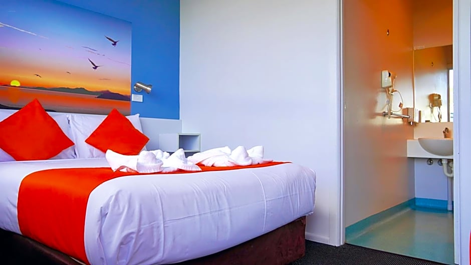 Waterfront Lodge Motel