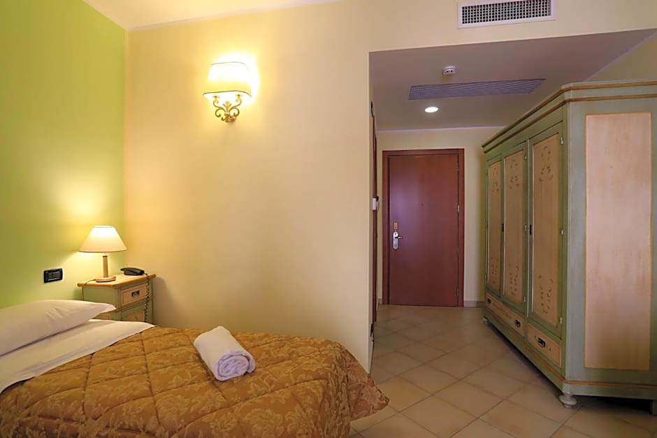 Photo 1 of 2 of Triple Room