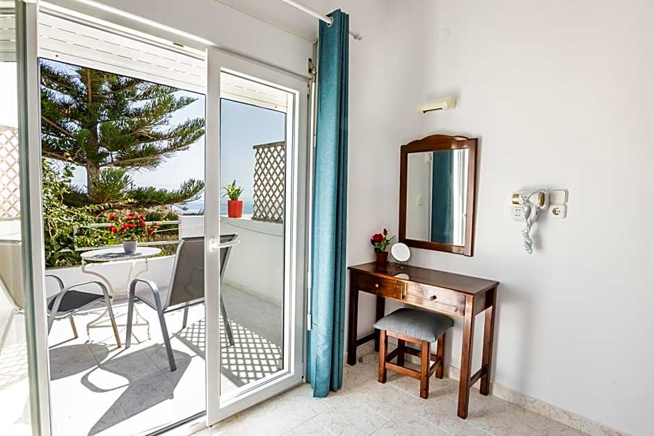 Perama Hotel, Karpathos