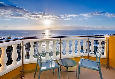 Apartment with Sea View (2 Adults + 1 Child)