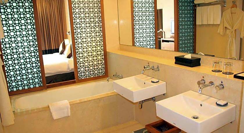 Radisson Blu Dhaka Water Garden