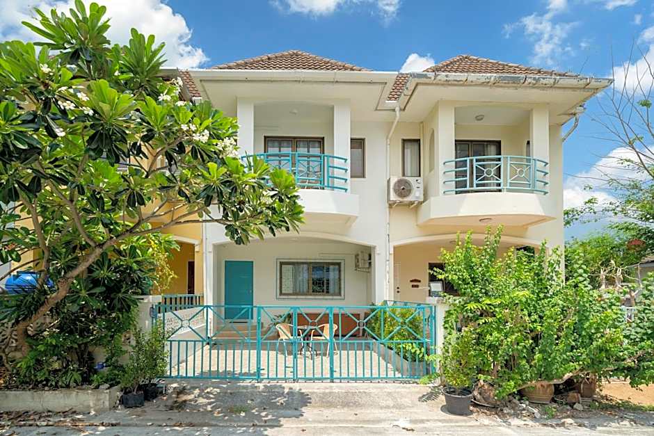 5 mins walk Bangla,beach,3BR