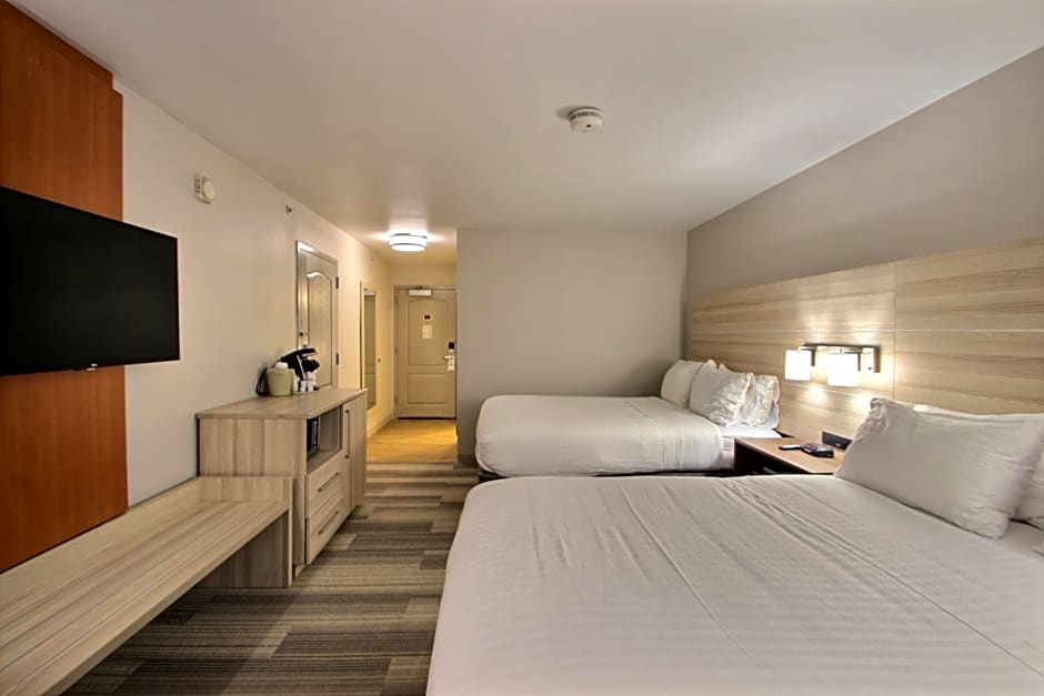 Holiday Inn Express Hotel & Suites Milwaukee Airport By IHG