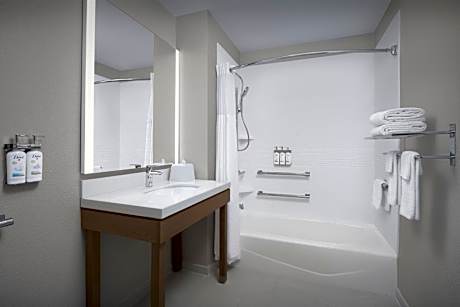 King Studio Suite with Bath Tub - Mobility Access
