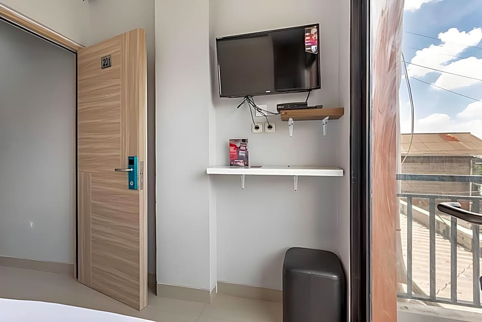 RedDoorz near Tanjung Duren 2