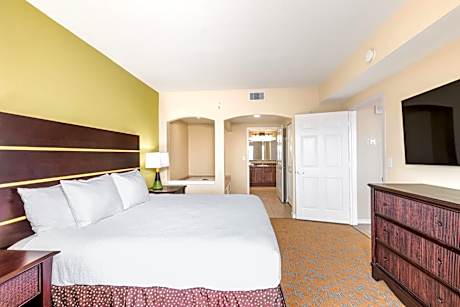 Deluxe King One Bedroom Suite, Kitchenette