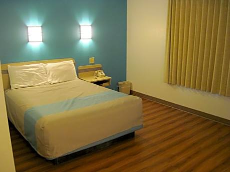 1 King Bed | Mobility Accessible Tub, Nsmk
