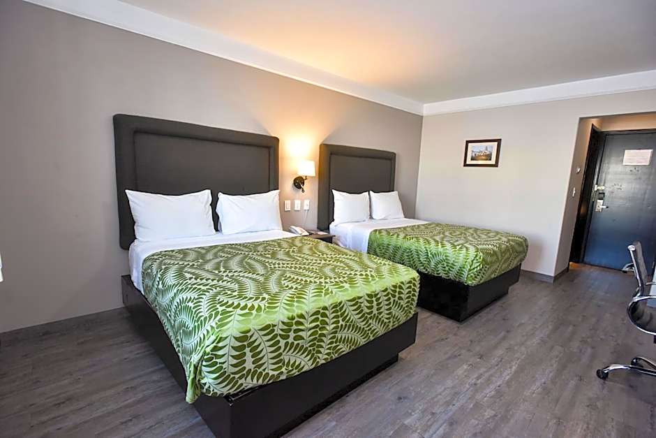 Plaza Camelinas Hotel