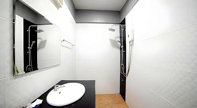 OYO 465 Krung Kao Traveller Lodge