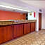 Econo Lodge Inn & Suites