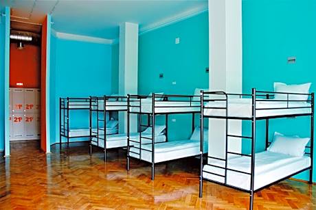 Bed in 20-Bed Mixed Dormitory Room