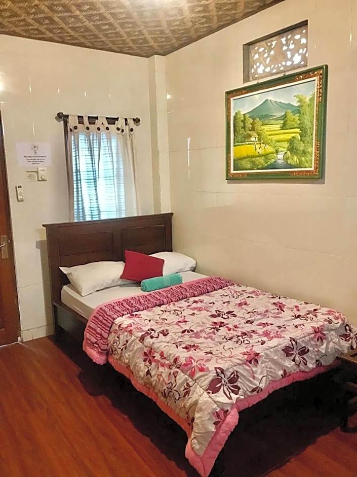 Banana Home Stay – Ubud, CO