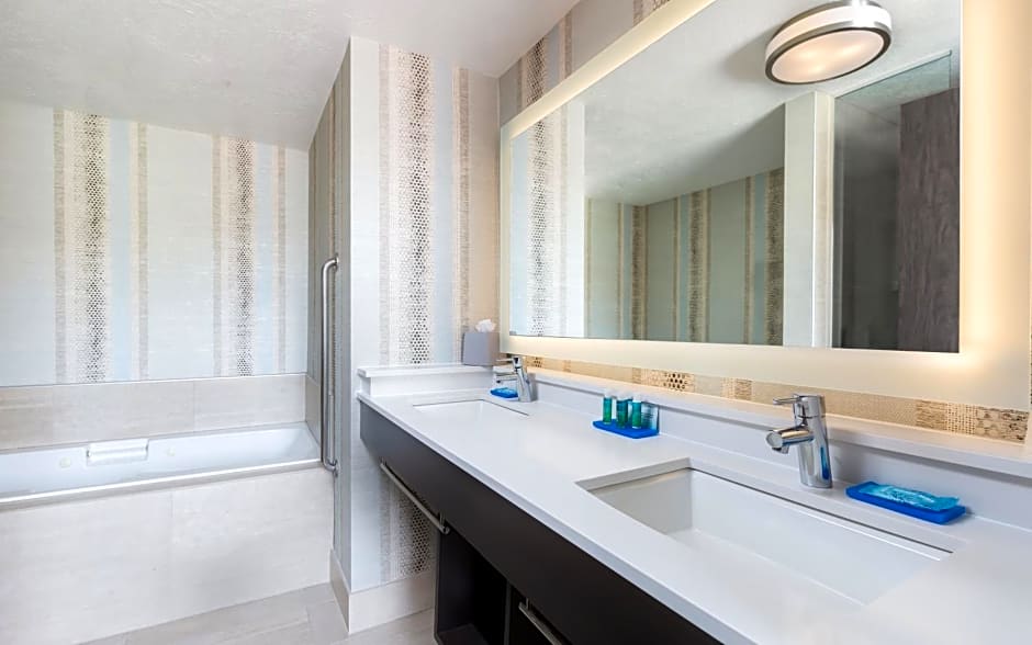 Holiday Inn Express Hotel & Suites Eugene Downtown - University by IHG
