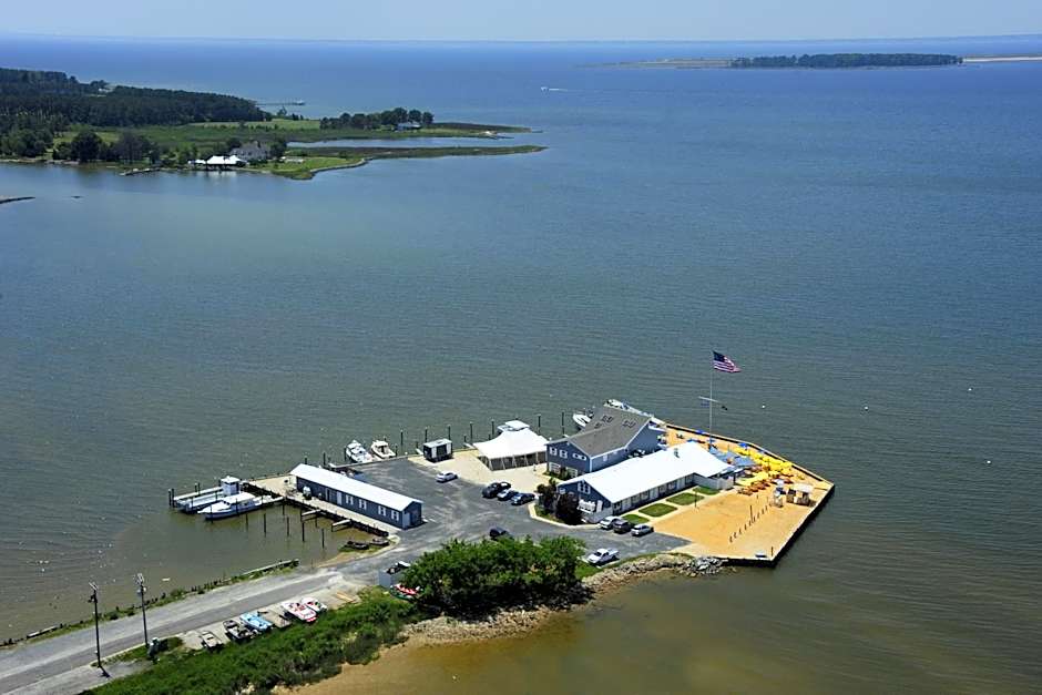 Lowes Wharf Marina Inn