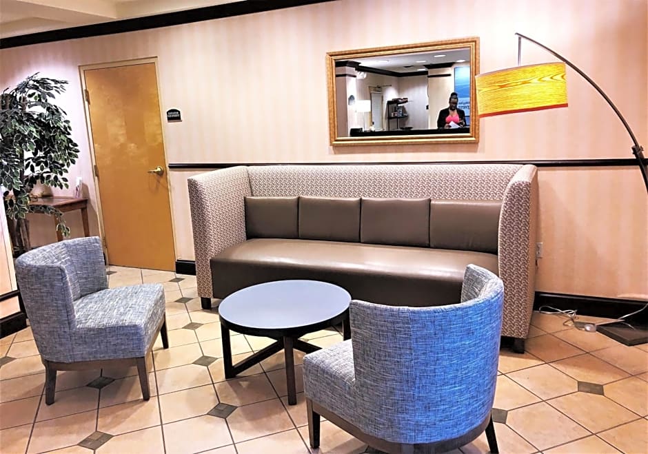 Holiday Inn Express Syracuse Airport, an IHG Hotel