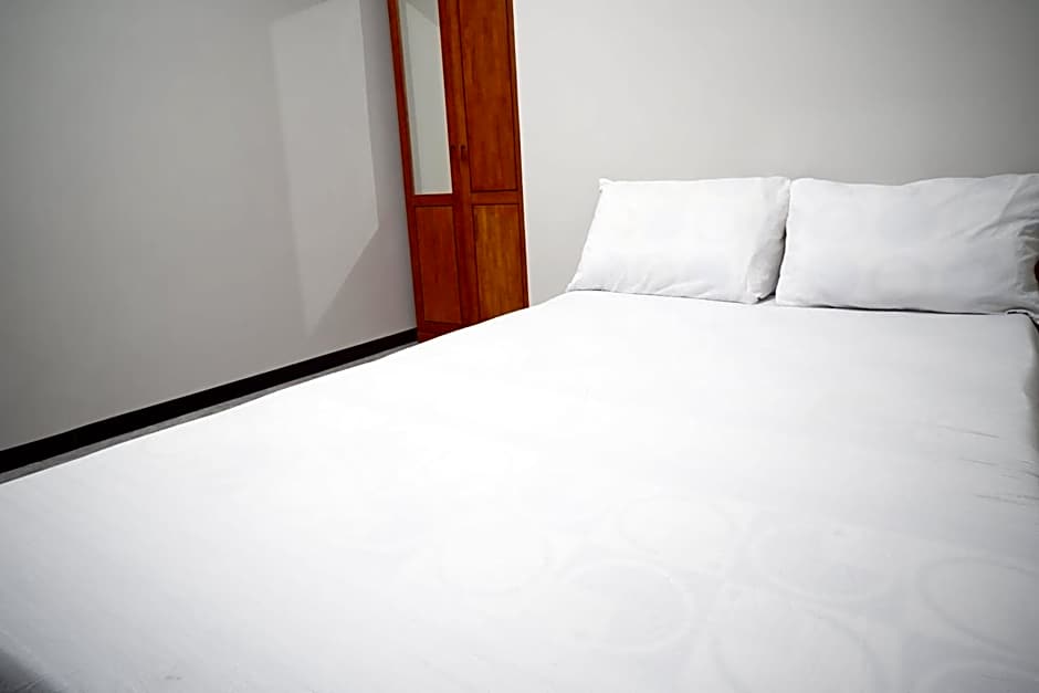 OYO Life 93045 Kost Putra Bu Ketut