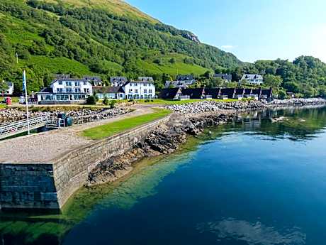 Hollytree Hotel and Swimming pool