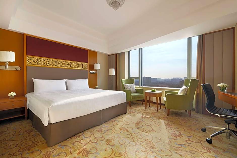 Photo 1 of 8 of Horizon Deluxe 1 King Bed