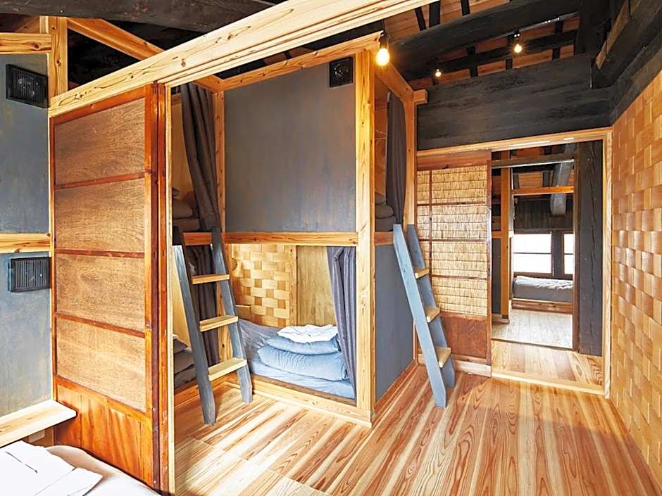 Hostel & Tatami Bar Uchikobare -内子晴れ-