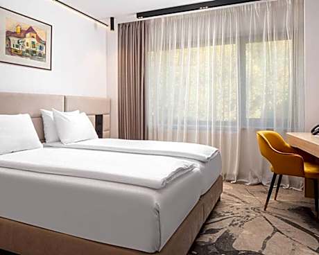 Deluxe - 2 Beds with Balcony