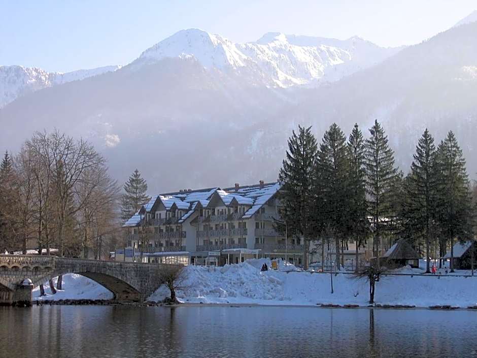 Hotel Jezero