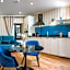 "Breeze" Aparthotel by Parrot`s House
