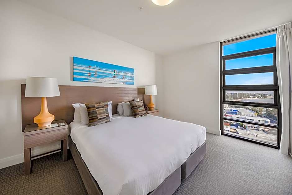 Oaks Redcliffe Mon Komo Suites